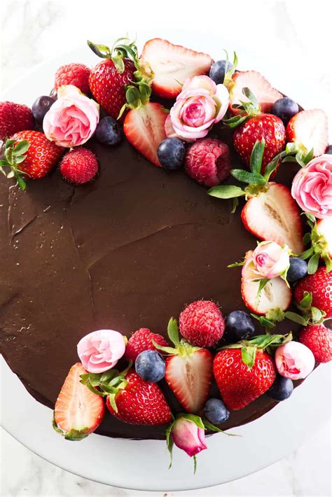 bourbon-vanilla-cheesecake-with-chocolate-ganache image