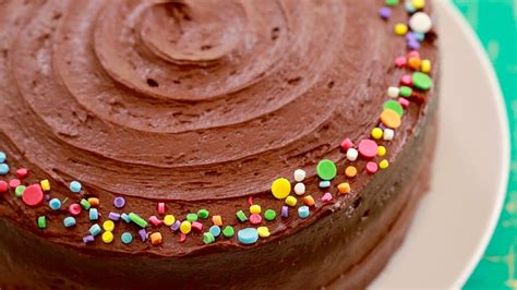 incredible-classic-chocolate-cake-recipe-with-fudge image