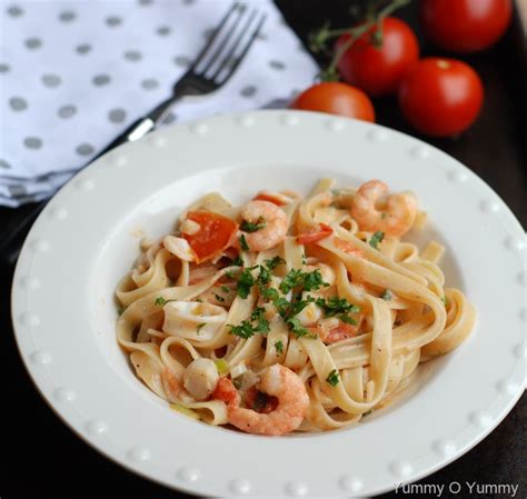 seafood-pasta-in-a-creamy-tomato-sauce-yummy-o image