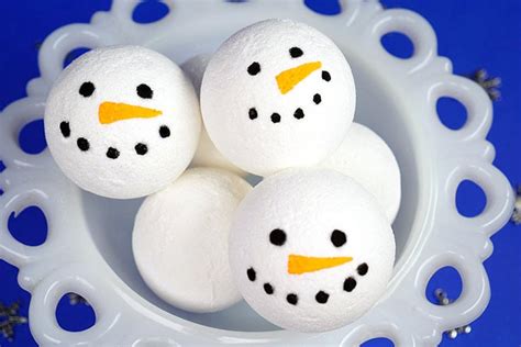 easy-snowman-bath-bomb-recipe-gift-idea image