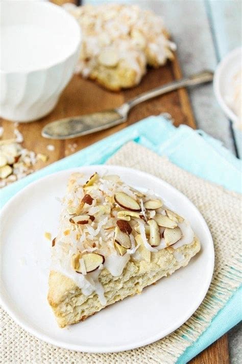 toasted-coconut-scones-with-almonds-how-to-make image
