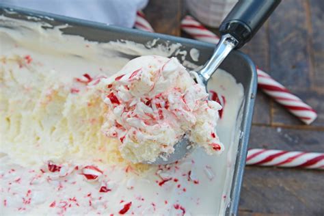 no-churn-peppermint-ice-cream-candy-cane-ice image
