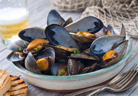 easy-greek-style-steamed-mussels-greek-boston image