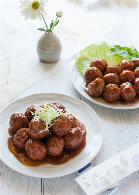 japanese-pork-meatballs-niku-dango-with-two-sauces image