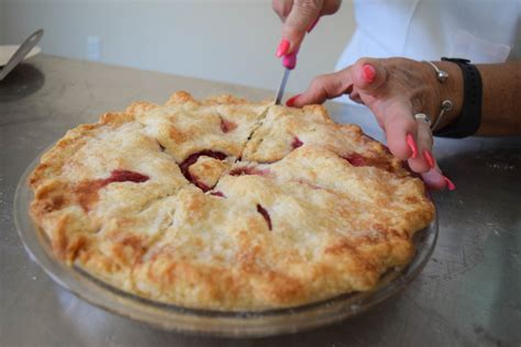 step-by-step-with-mary-crafts-moms-perfect-pie-crust image