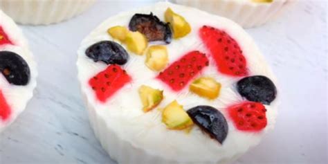 banana-berry-frozen-yogurt-recipe-recipesnet image