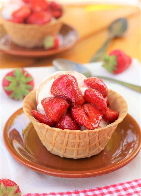 balsamic-strawberries-with-vanilla-ice-cream-mangia image