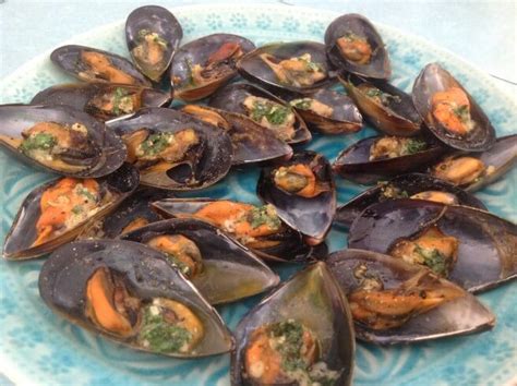 baked-mussels-in-garlic-butter-sauce image