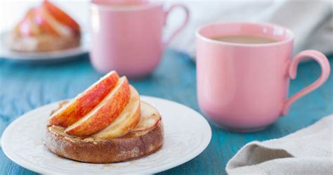 healthy-breakfast-english-muffin-recipe-with-apple image