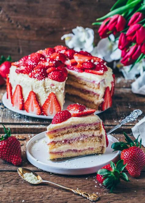 strawberry-cream-cake-vegan-bianca-zapatka image