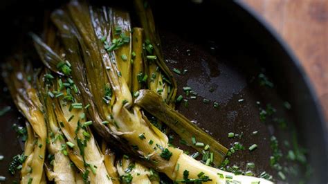 butter-braised-spring-onions-with-lots-of-chives-bon image