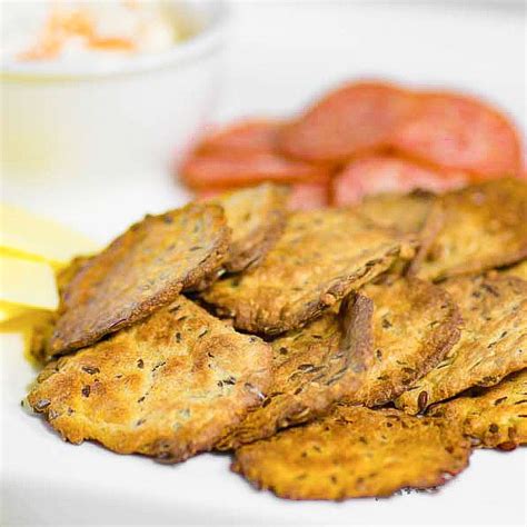 low-carb-crackers-flaxseed-parmesan-easy-step-by image