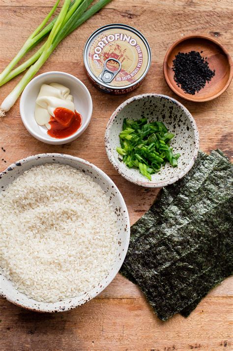spicy-tuna-onigiri-how-to-make-onigiri-a-beautiful image