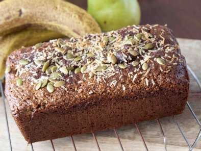 banana-pear-date-and-nut-cake-recipe-petitchef image