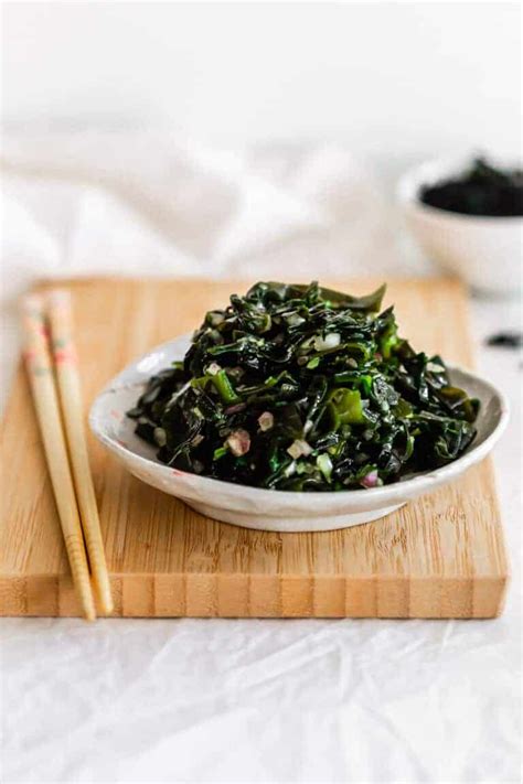 easy-seaweed-salad-wakame-sift-simmer image