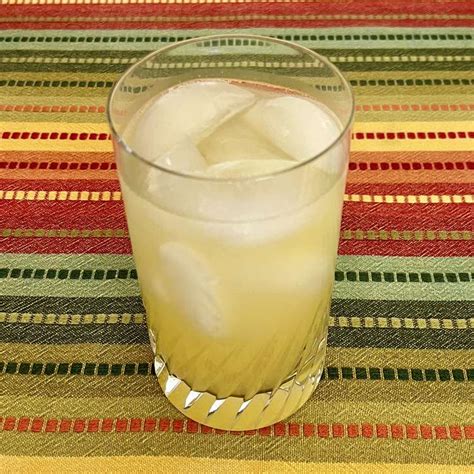 hawaiian-iced-tea-cocktail-recipe-with-pineapple image