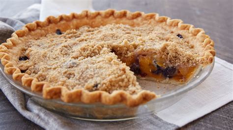 streusel-topped-peach-blueberry-pie-recipe-pillsburycom image