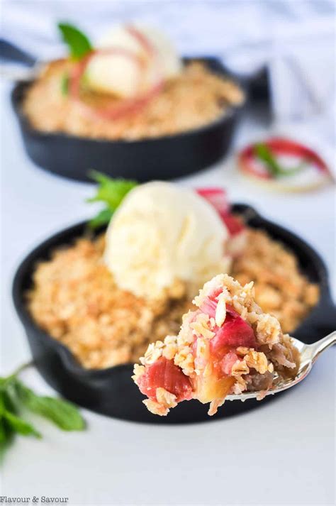 pineapple-rhubarb-crisp-with-ginger-flavour-and image