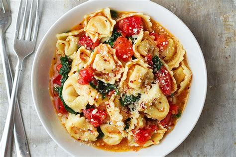 tortellini-pasta-in-garlic-spinach-tomato-sauce image