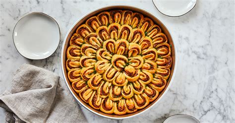 pull-apart-bread-with-caramelized-onions-and-goat image