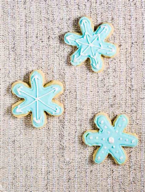 20-snowflake-cookies-everyone-will-love-southern image