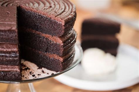 how-to-make-the-ultimate-chocolate-cake-food-republic image