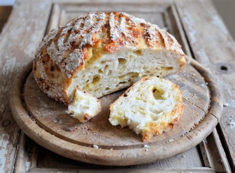 cheese-and-garlic-sourdough-bread-lavender-and-lovage image