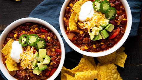 17-slow-cooker-super-bowl-chili-recipes-because-yum image