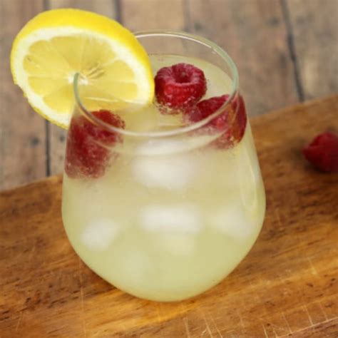 lemon-raspberry-spritzer-real-housemoms image