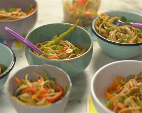 noodle-and-vegetable-bowl-with-peanut-dressing-ellie image