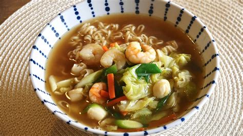 instant-ramen-with-vegetables-recipe-japanese image
