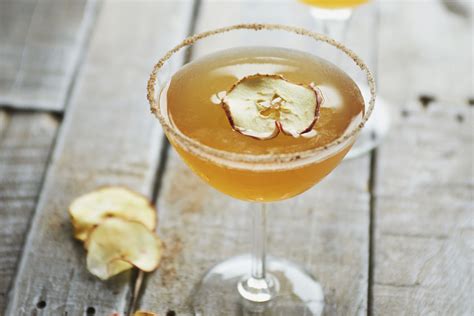apple-crisp-cocktail-recipe-with-uv-cake-vodka-the image