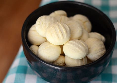 sequilhos-brazilian-cornstarch-cookies-baking-bites image