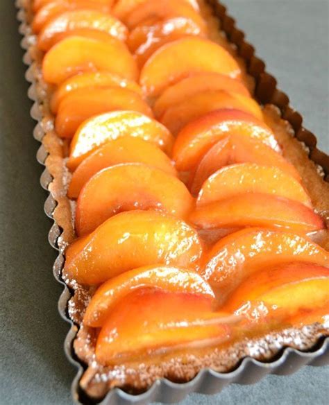 apricot-and-almonds-shortbread-tart-recipe-eatwell101 image