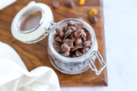 chocolate-covered-raisins-recipe-the image