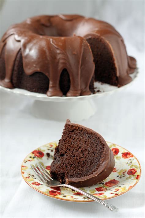 chocolate-bundt-cake-with-chocolate-fudge-icing-my image