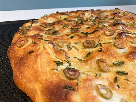 focaccia-with-olives-and-rosemary-food-and-stuff image