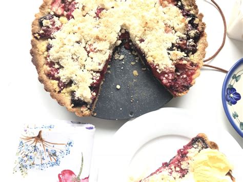 step-by-step-mixed-berry-tart-with-streusel-topping image