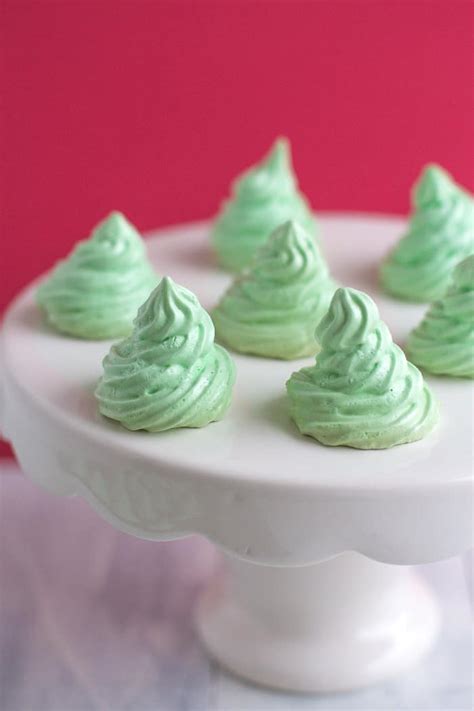 mint-christmas-meringues-food-with-feeling image