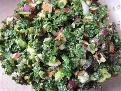 marinated-kale-salad-robins-key image