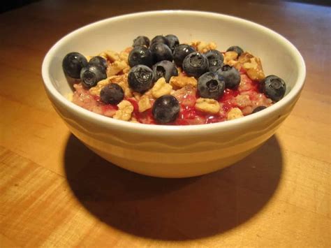 raspberry-vanilla-swirl-oatmeal-the-lemon-bowl image