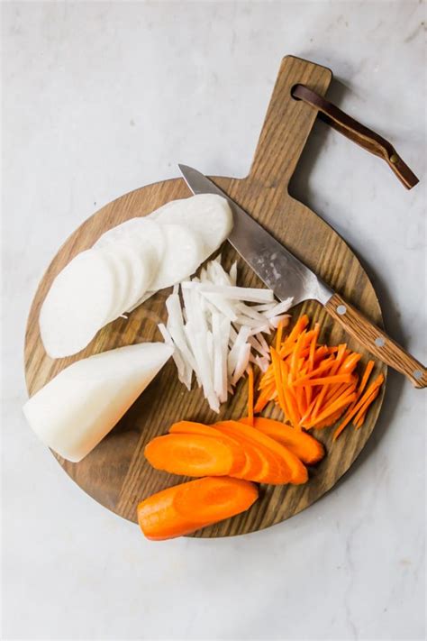 vietnamese-quick-pickled-carrots-and-daikon-lenas image