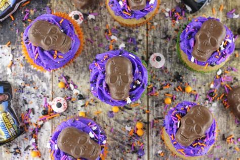 halloween-skull-cupcakes-the-baking-chocolatess image