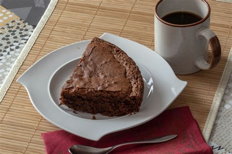 vegan-low-fat-chocolate-applesauce-cake-the image
