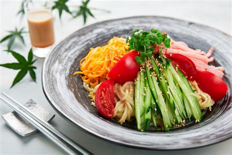 hiyashi-chuka-recipe-冷やし中華-chilled-ramen-salad image