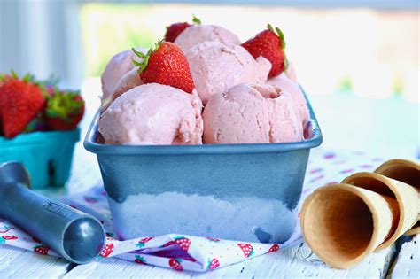 the-easiest-homemade-strawberry-gelato-no-machine image