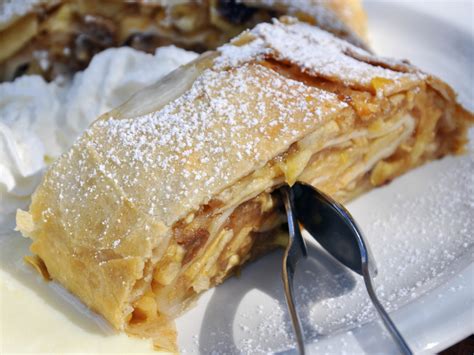 apfelstrudel-recipe-austrian-apple-strudel-pastry image