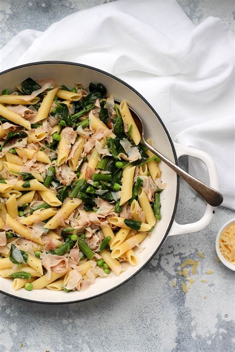 ham-and-asparagus-pasta-easy-15-minute-dinner image