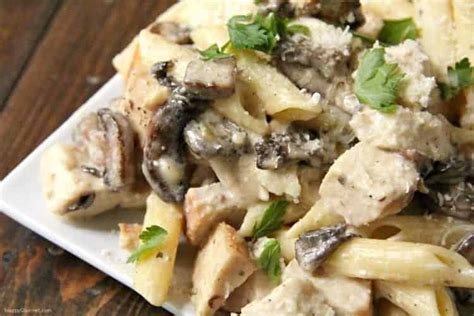 chicken-mushroom-alfredo-pasta-snappy-gourmet image