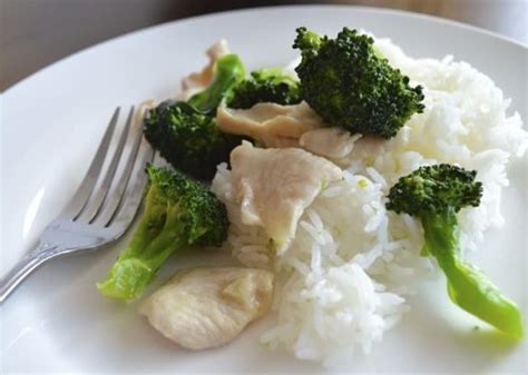 chicken-broccoli-with-white-sauce-the-woks-of-life image